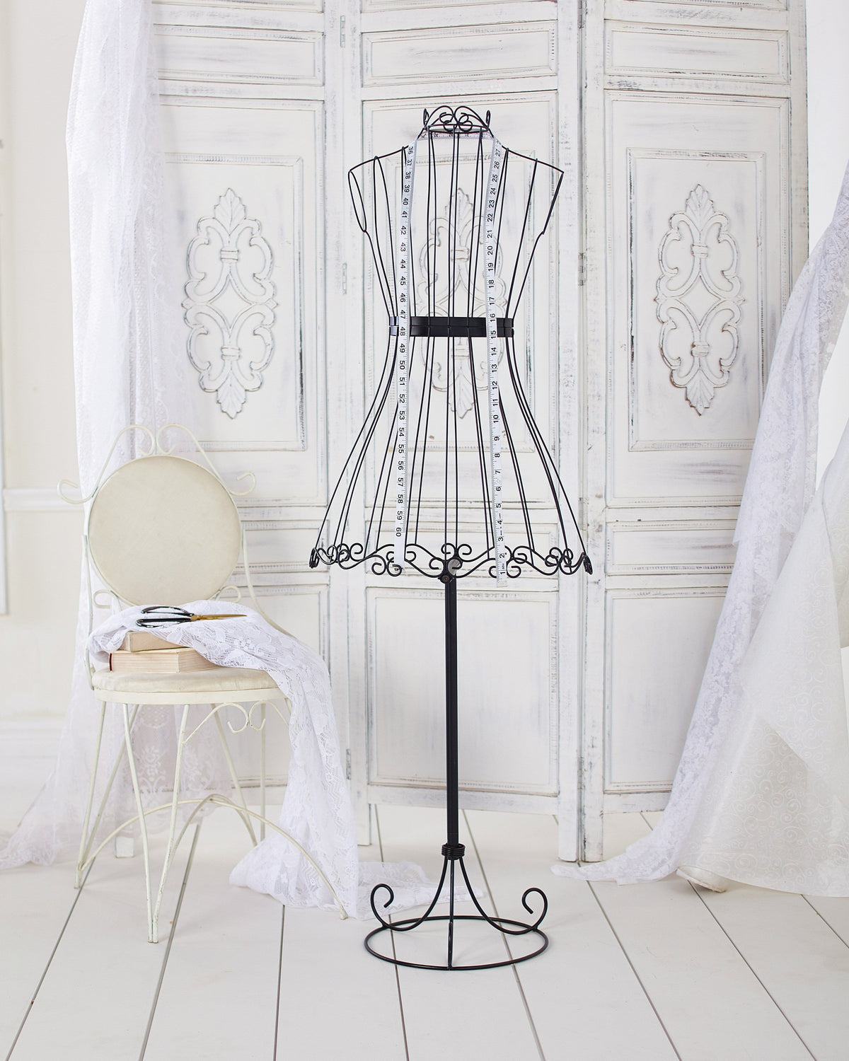 Selma Leona Wardrobe: Redefining Minimalist Elegance